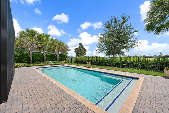 9930 Timber Creek Way, Palm Beach Gardens, FL 33412