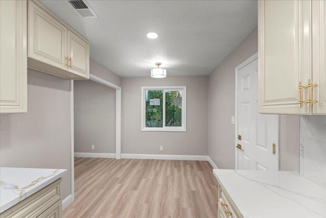 7273 Tamoshanter Way, Sacramento, CA 95822