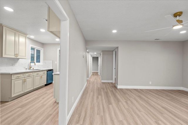 7273 Tamoshanter Way, Sacramento, CA 95822