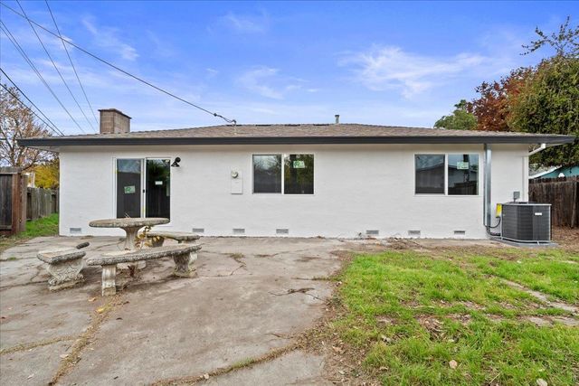 7273 Tamoshanter Way, Sacramento, CA 95822