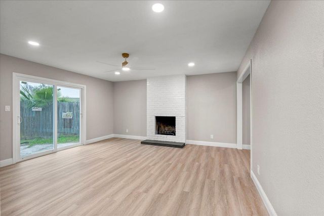 7273 Tamoshanter Way, Sacramento, CA 95822