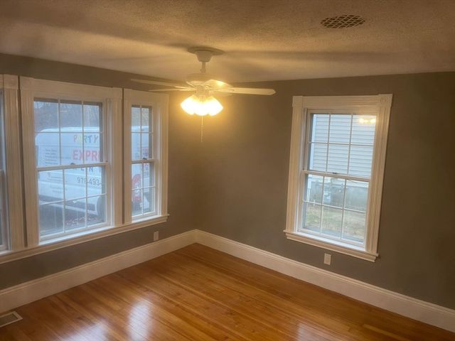 44 Lincoln St, Hudson, MA 01749