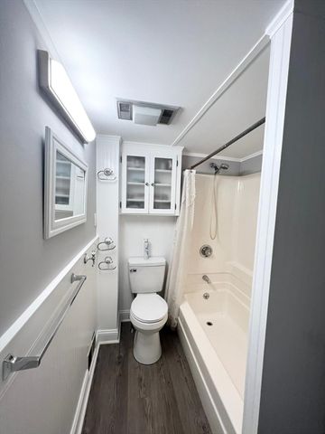 44 Lincoln St, Hudson, MA 01749