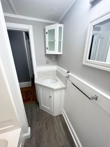 44 Lincoln St, Hudson, MA 01749