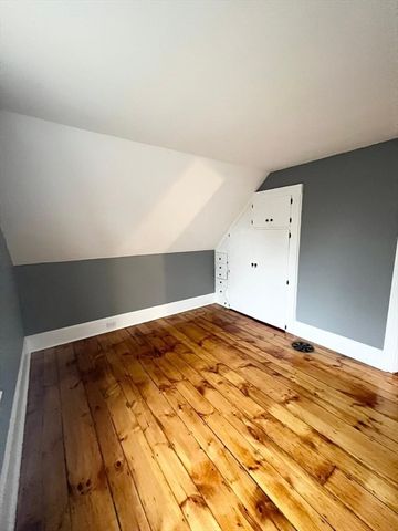 44 Lincoln St, Hudson, MA 01749