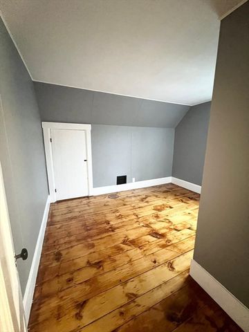 44 Lincoln St, Hudson, MA 01749