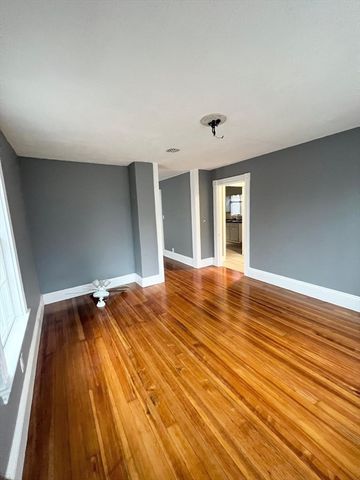 44 Lincoln St, Hudson, MA 01749