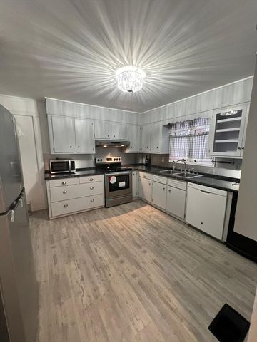 44 Lincoln St, Hudson, MA 01749