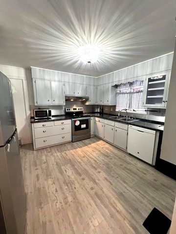 44 Lincoln St, Hudson, MA 01749