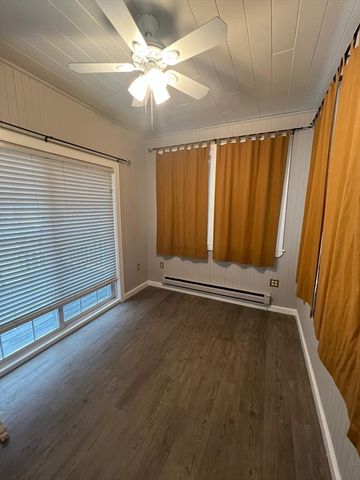 44 Lincoln St, Hudson, MA 01749