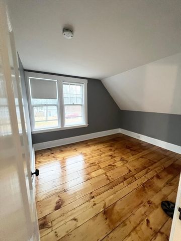 44 Lincoln St, Hudson, MA 01749