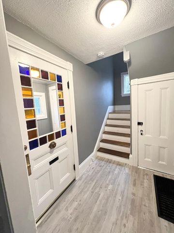 44 Lincoln St, Hudson, MA 01749