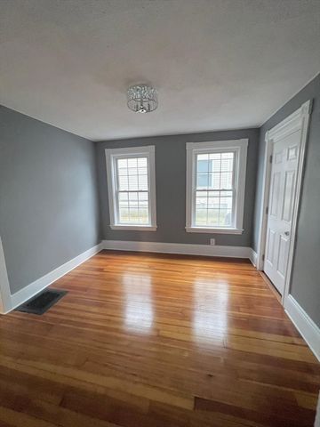 44 Lincoln St, Hudson, MA 01749