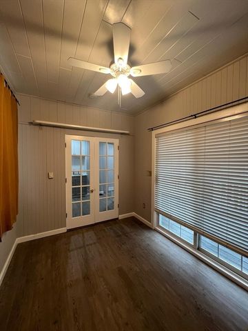 44 Lincoln St, Hudson, MA 01749