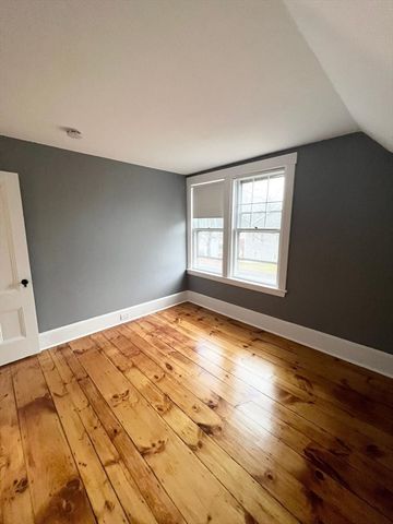 44 Lincoln St, Hudson, MA 01749
