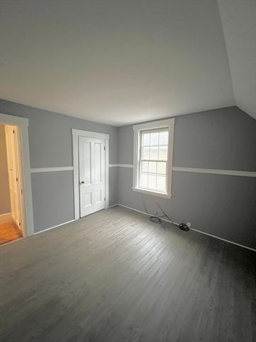 44 Lincoln St, Hudson, MA 01749
