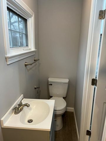 44 Lincoln St, Hudson, MA 01749