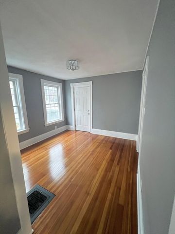 44 Lincoln St, Hudson, MA 01749