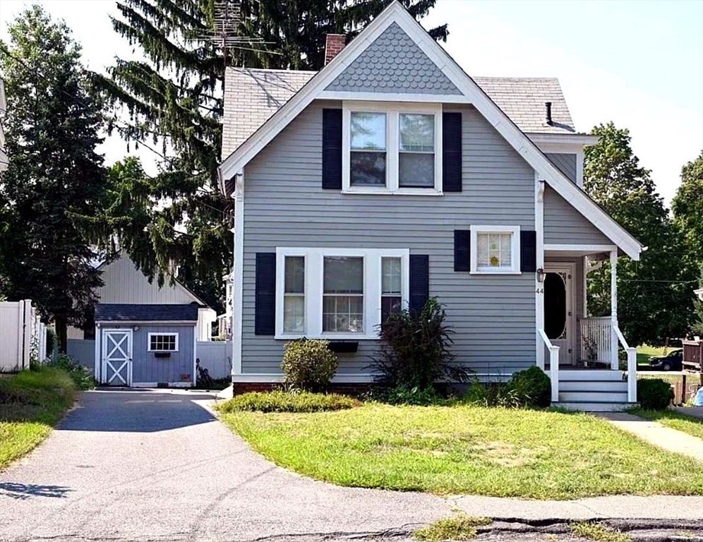 44 Lincoln St, Hudson, MA 01749