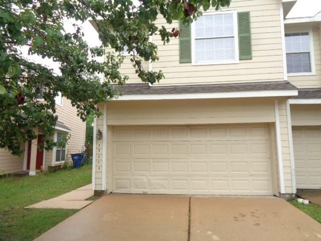 17111 Oakwood Chase Drive, Spring, TX 77379