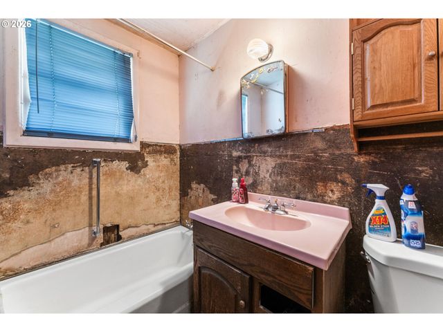 16434 Ne MULTNOMAH St, Portland, OR 97230