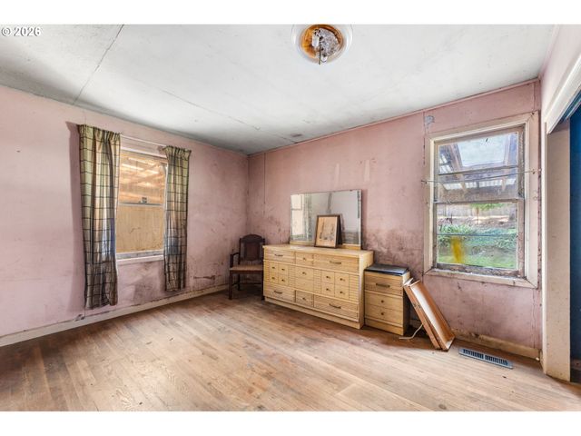 16434 Ne MULTNOMAH St, Portland, OR 97230