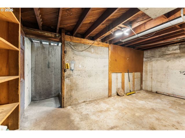 16434 Ne MULTNOMAH St, Portland, OR 97230