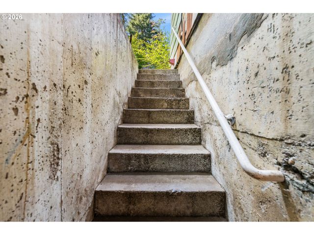 16434 Ne MULTNOMAH St, Portland, OR 97230