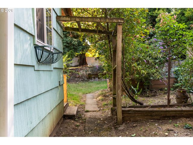 16434 Ne MULTNOMAH St, Portland, OR 97230