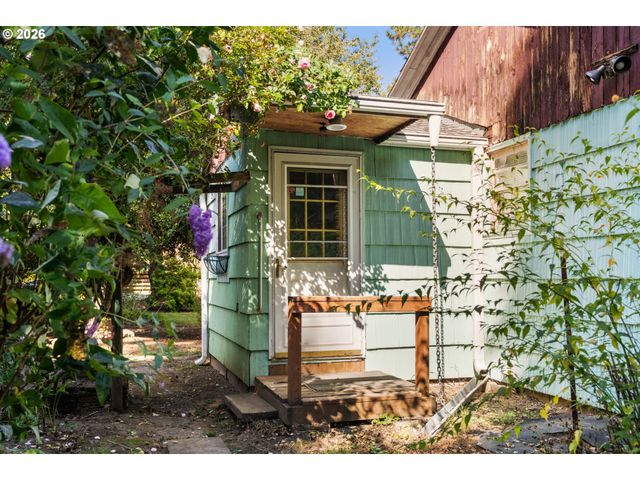 16434 Ne MULTNOMAH St, Portland, OR 97230