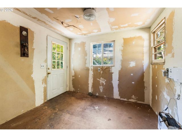 16434 Ne MULTNOMAH St, Portland, OR 97230