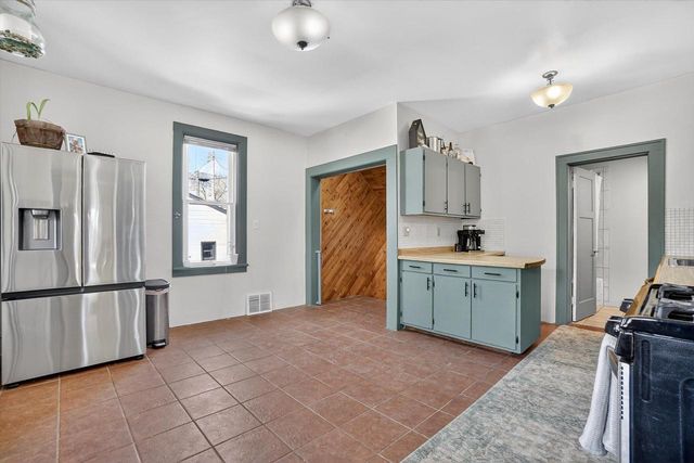 2220 Green STREET, Racine, WI 53402