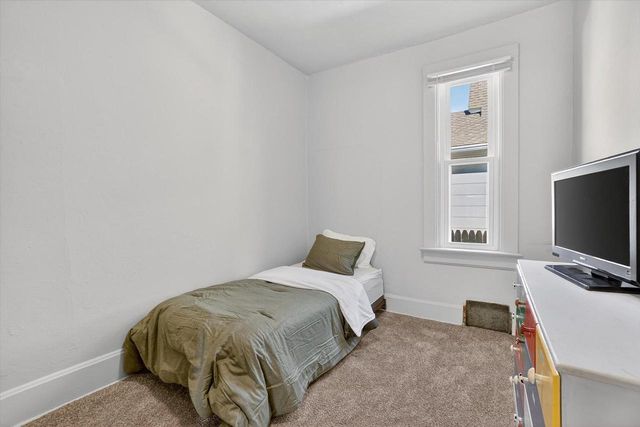 2220 Green STREET, Racine, WI 53402