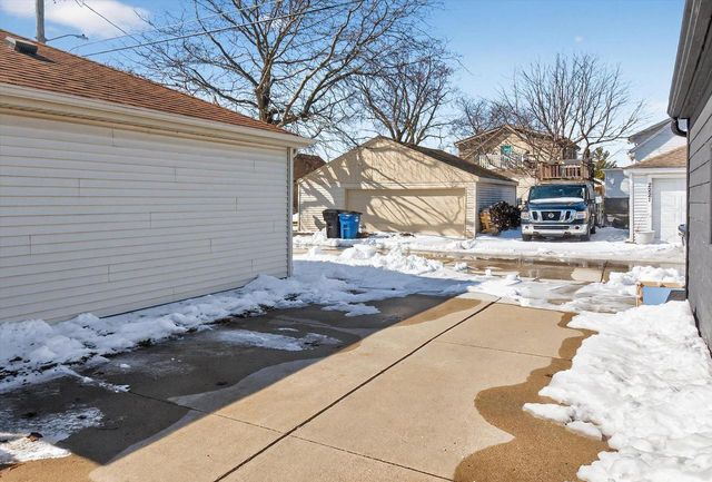 2220 Green STREET, Racine, WI 53402