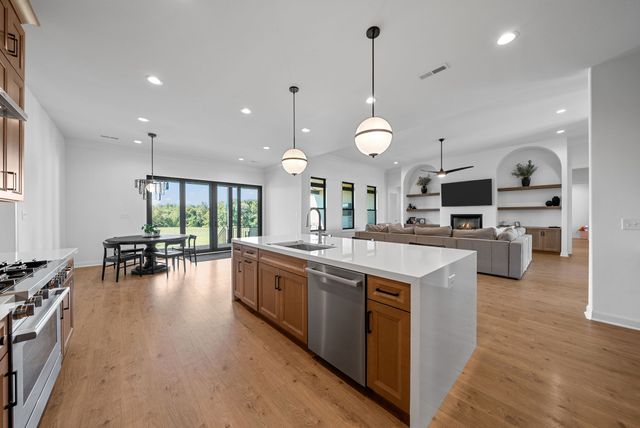 1914 Hickory Point Rd, Clarksville, TN 37043