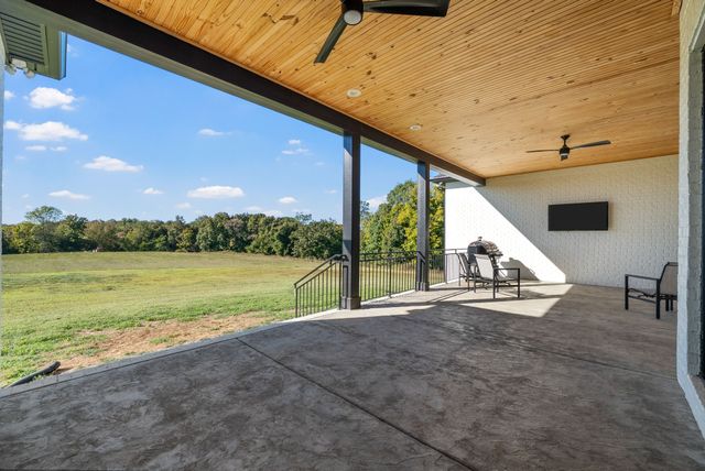 1914 Hickory Point Rd, Clarksville, TN 37043