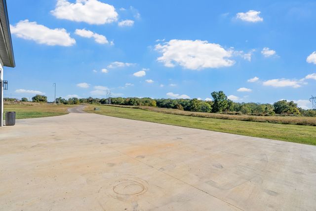 1914 Hickory Point Rd, Clarksville, TN 37043