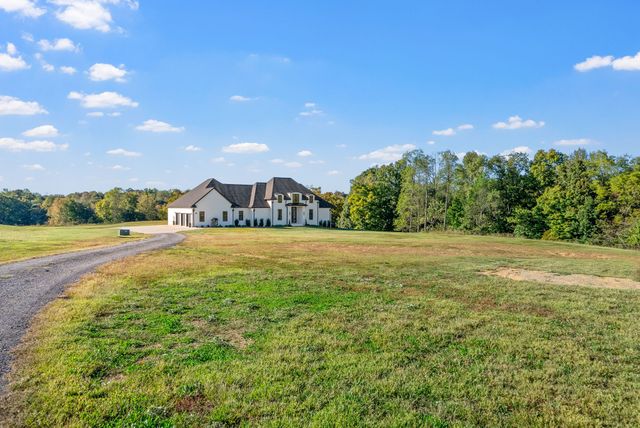 1914 Hickory Point Rd, Clarksville, TN 37043