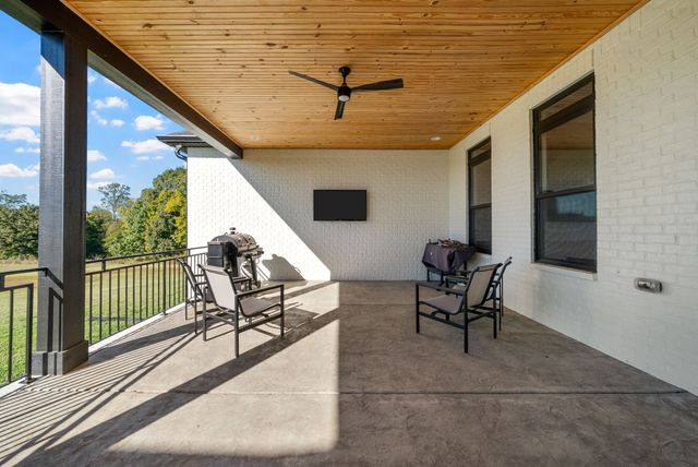 1914 Hickory Point Rd, Clarksville, TN 37043