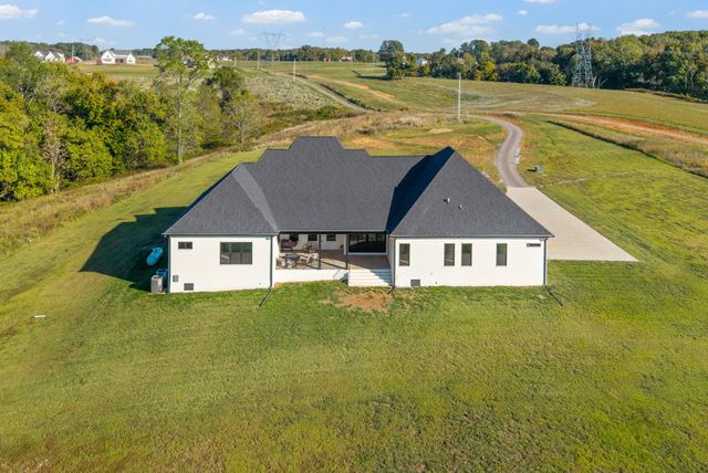 1914 Hickory Point Rd, Clarksville, TN 37043