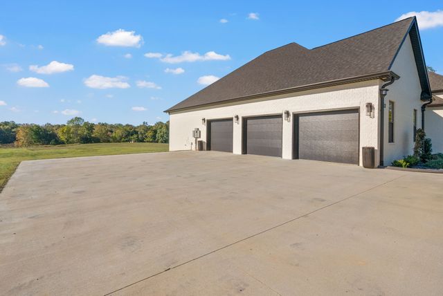 1914 Hickory Point Rd, Clarksville, TN 37043
