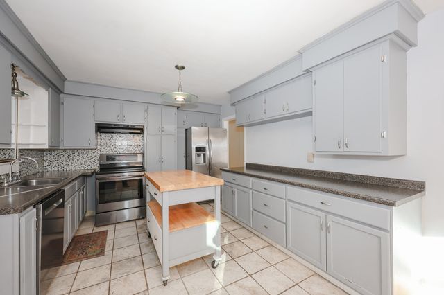 282 Wallace Road, Bedford, NH 03110