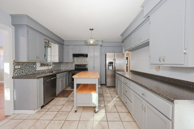 282 Wallace Road, Bedford, NH 03110