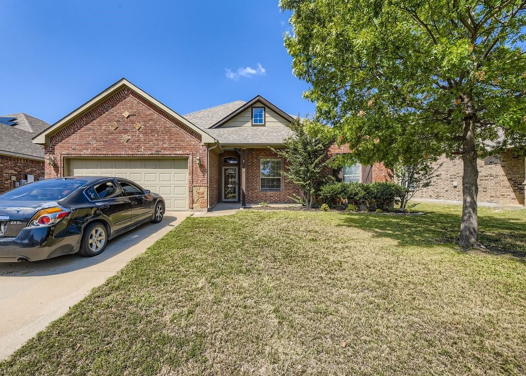 917 John Kennedy Drive, Saginaw, TX 76179