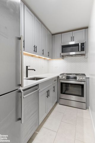 399 E 72nd St Apt 3D, New York City, NY 10021