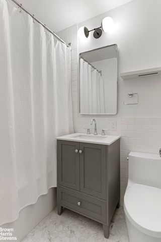 399 E 72nd St Apt 3D, New York City, NY 10021