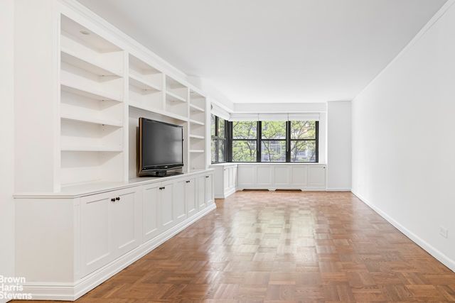 399 E 72nd St Apt 3D, New York City, NY 10021