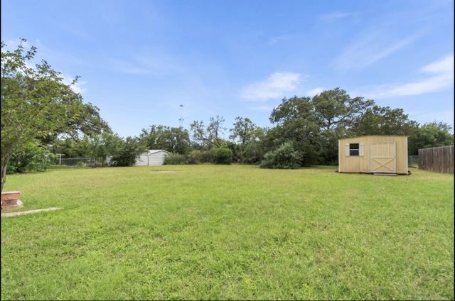 301 Reven Acres DR, Kingsland, TX 78639