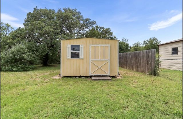 301 Reven Acres DR, Kingsland, TX 78639