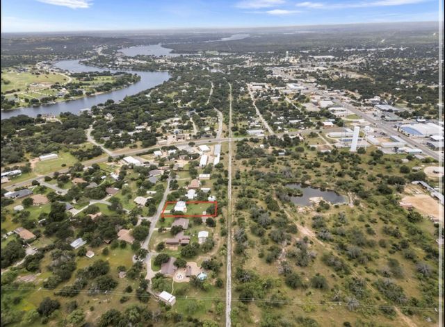 301 Reven Acres DR, Kingsland, TX 78639